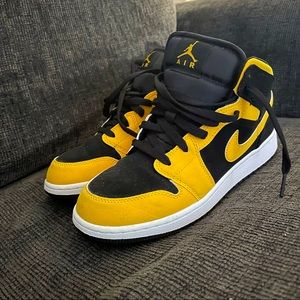 Reverse New Love Jordan 1 Mid (GS)